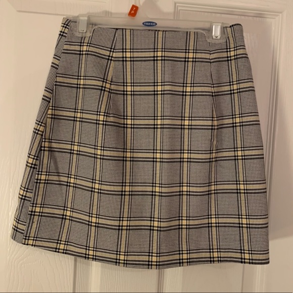 H&M plaid button up skirt - Picture 3 of 4